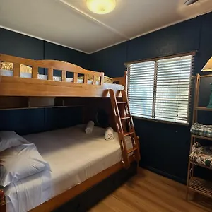  Holiday home Norm's Place + Waterfront House + Beachfront Australia